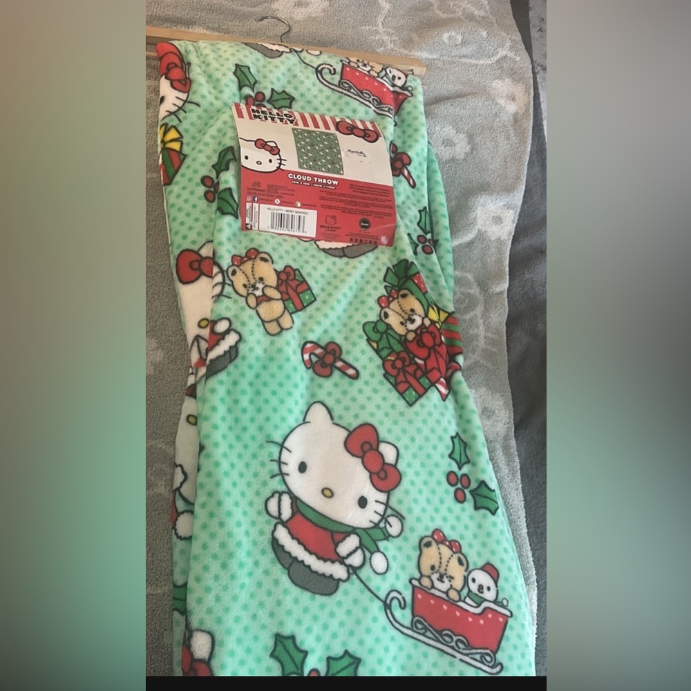 BRAND NEW CHRISTMAS HELLO KITTY BLANKET